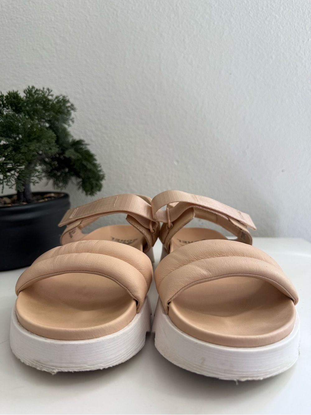 Sorel Viibe size 8.5 Nude/Tan Platform Sandals with White Sole - Picture 3 of 10